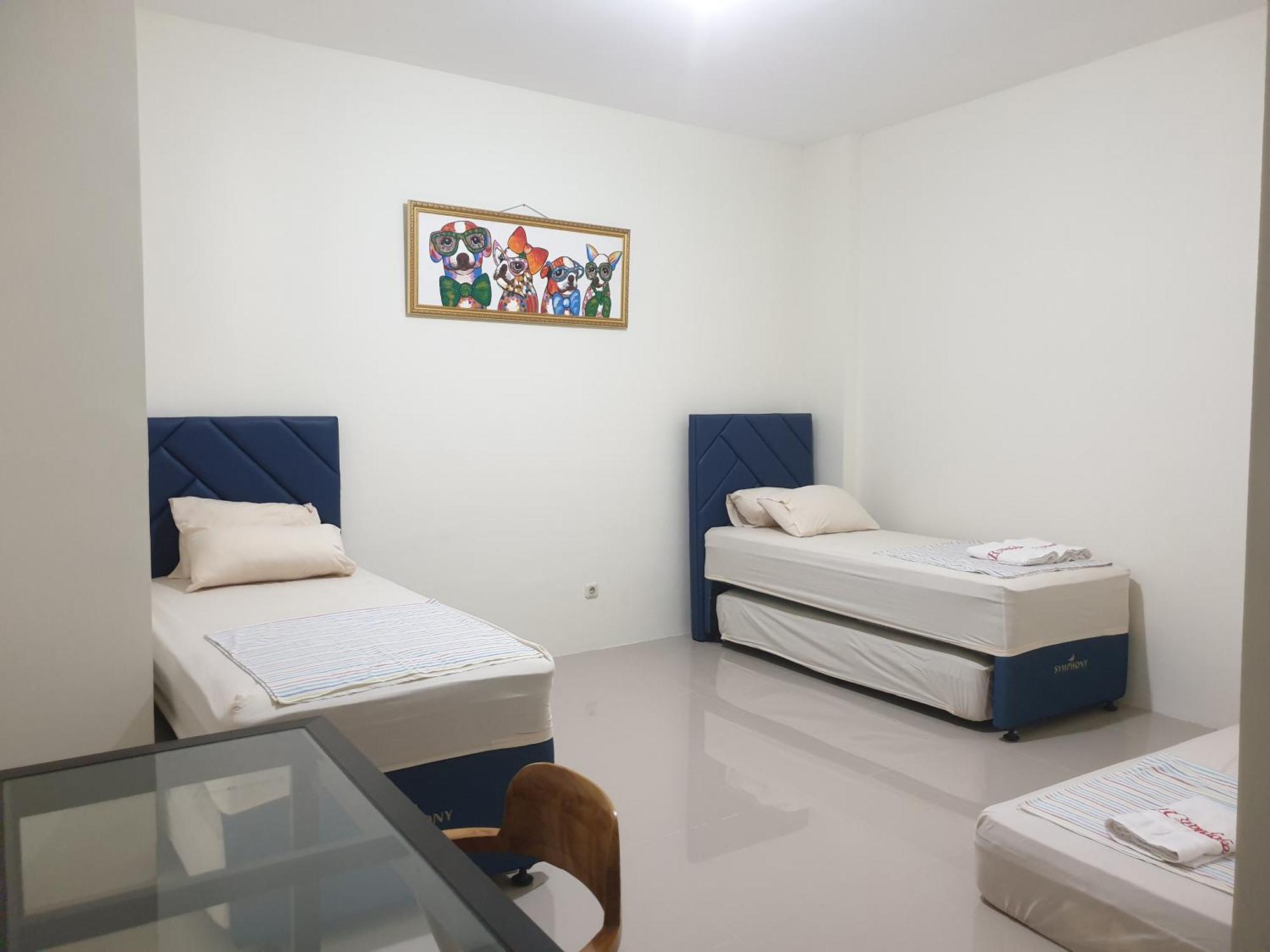 Kamar Economy Quadruple